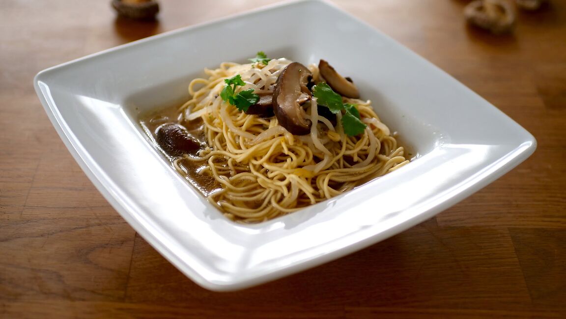 Zupa z Makaronem i Grzybami Shitake